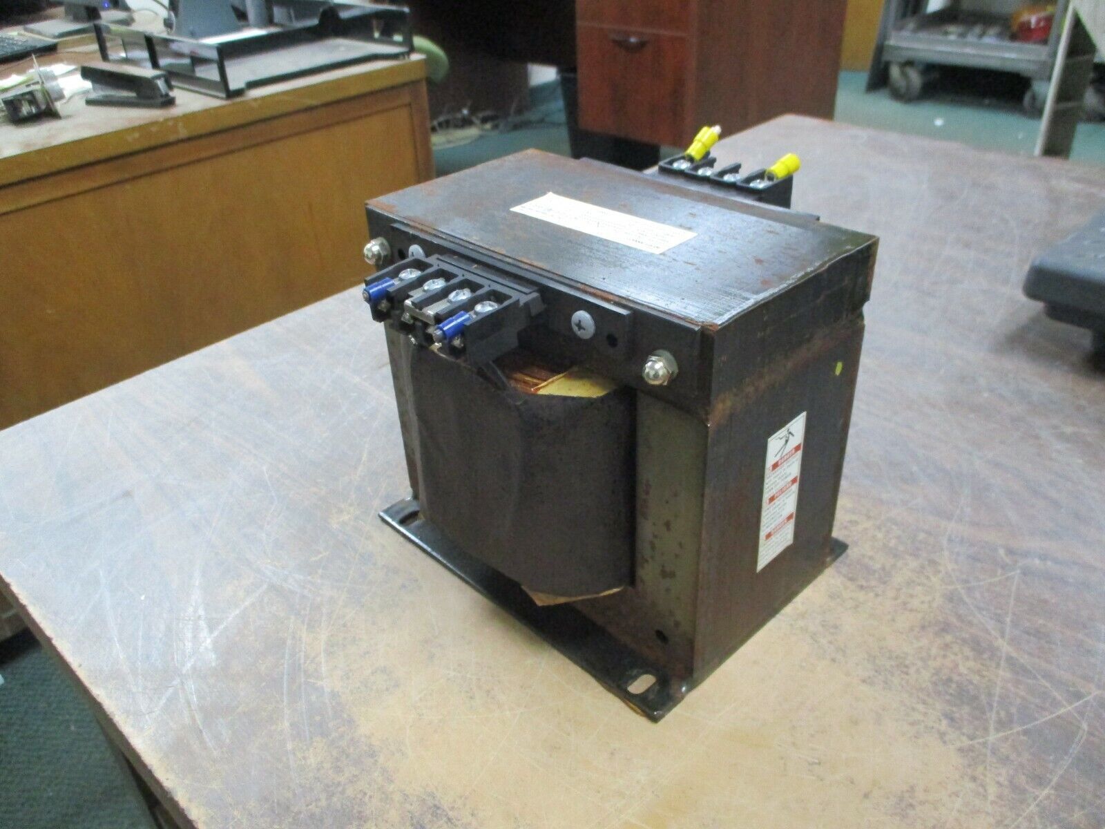 Square D Transformer 9070T2000D1 2KVA Pri: 240/480V Sec: 120V 50/60Hz Used