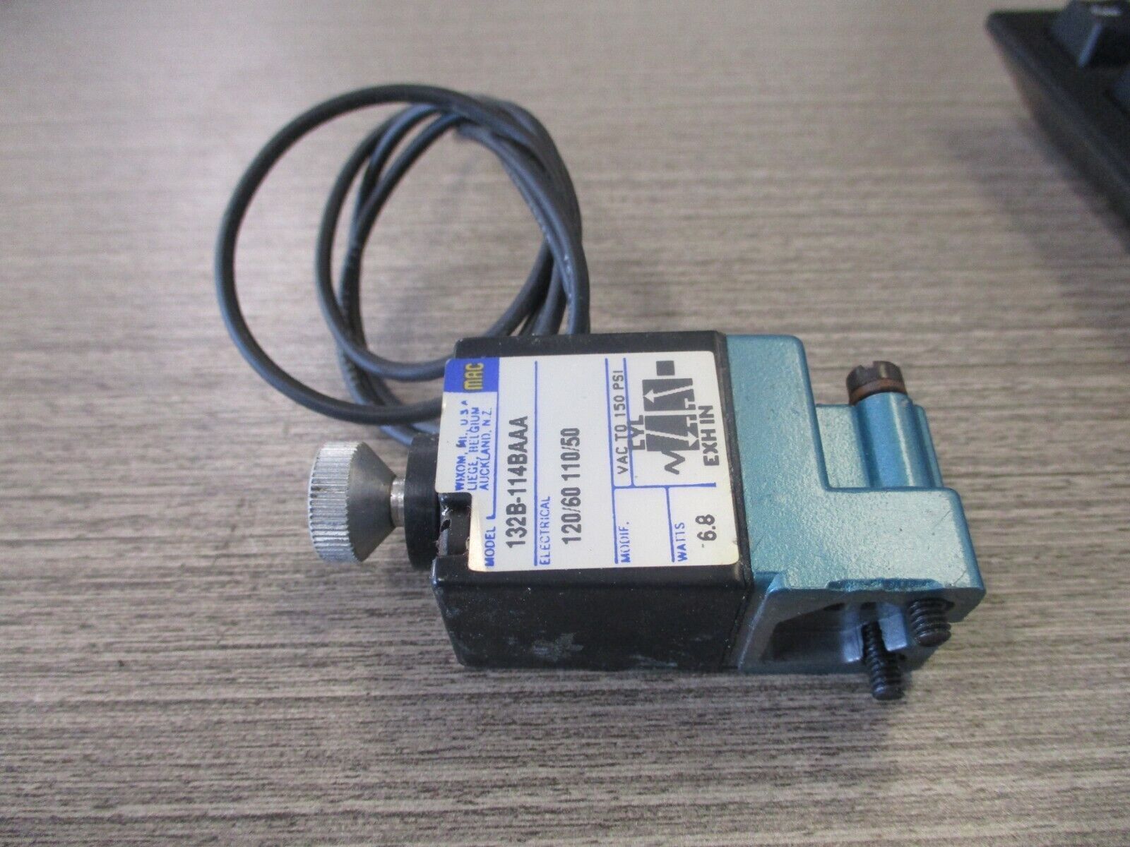 MAC Solenoid Valve 132B-114BAAA 110/120V 50/60HZ 6.8W Used.