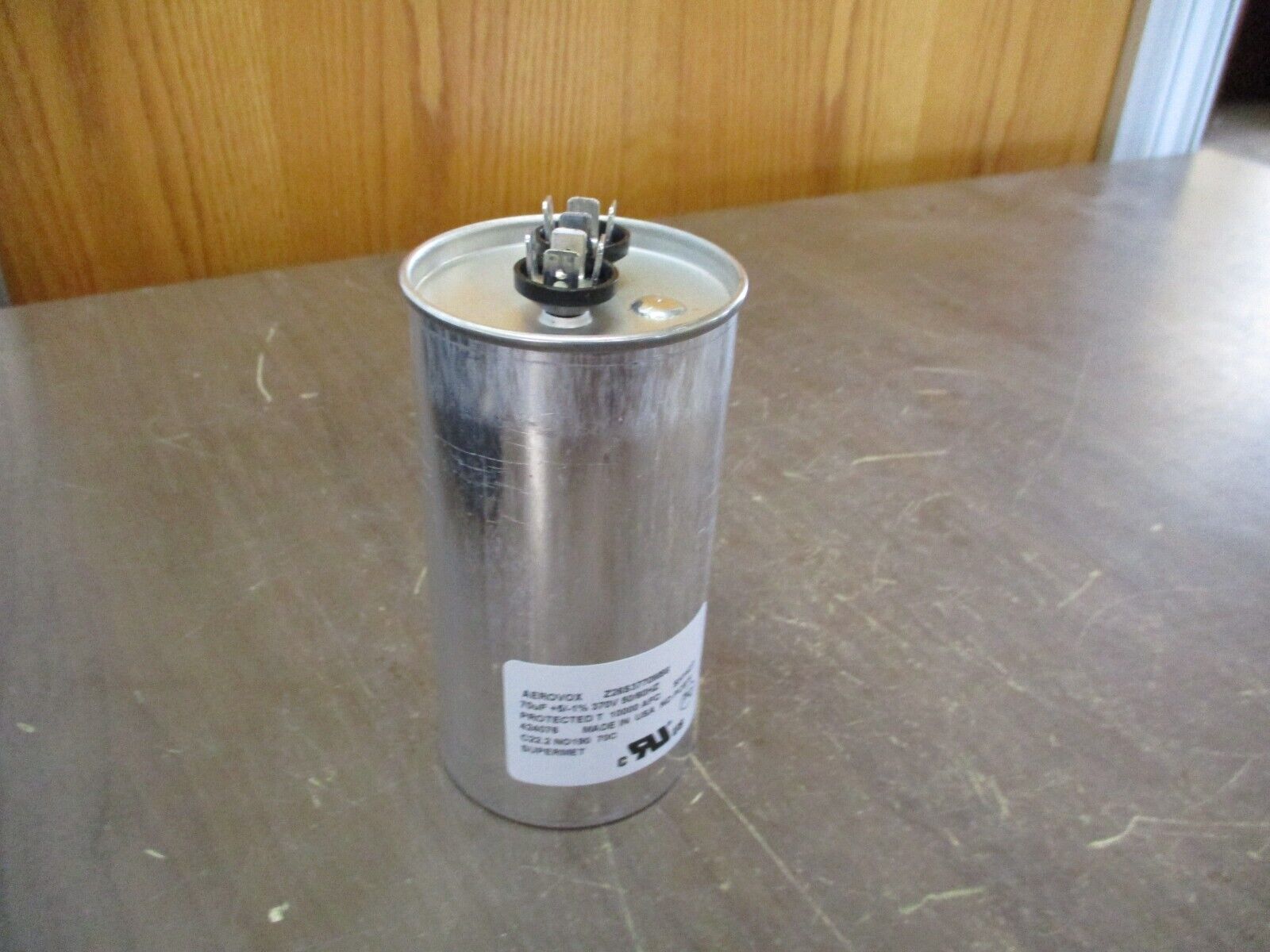 Aerovox Capacitor Z26S3770M58 70uF 370V 50/60Hz Used