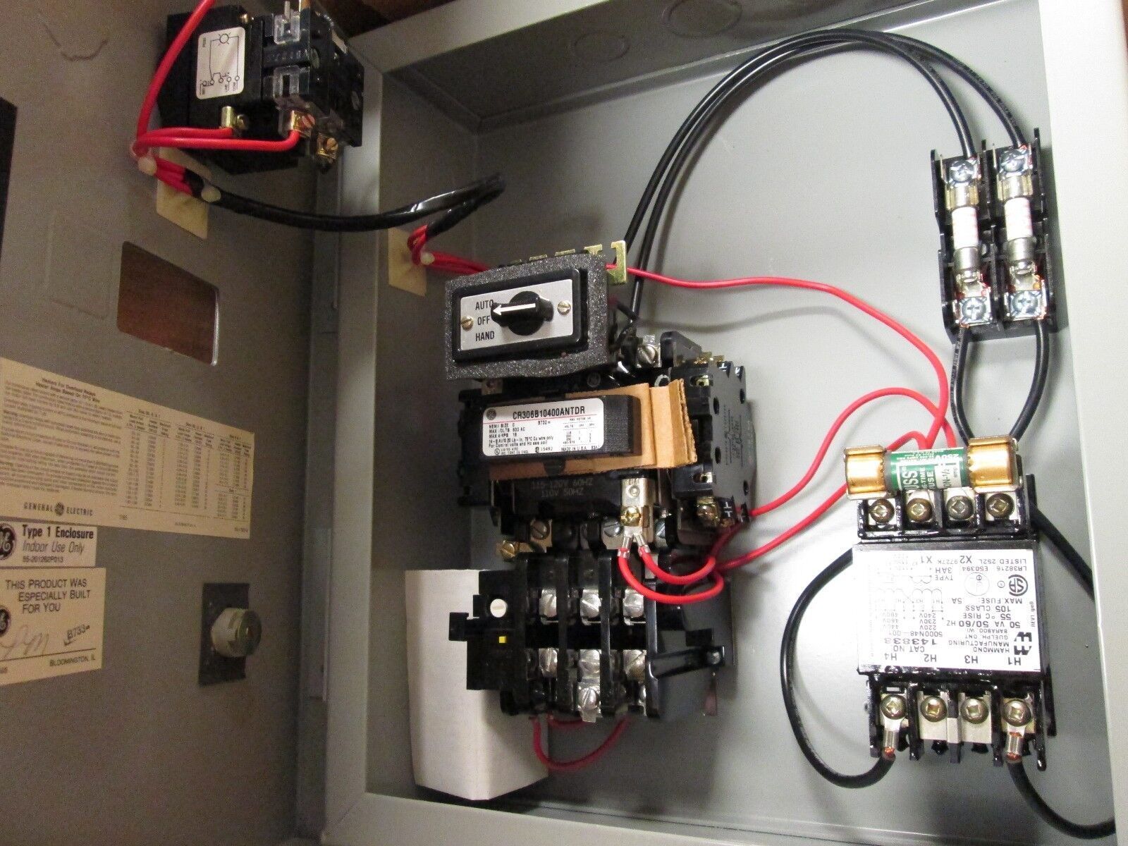 GE Enclosed Starter CR306B10400ANTDR Size 0 3P 120V Coil Nema 1 New Surplus