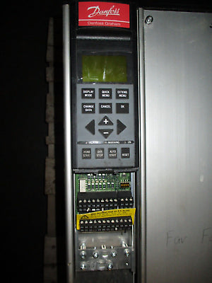 Danfoss VLT 6052 AC Drive w/ Disconnect 175Z7370 50HP 3Ph w/ Keypad Used