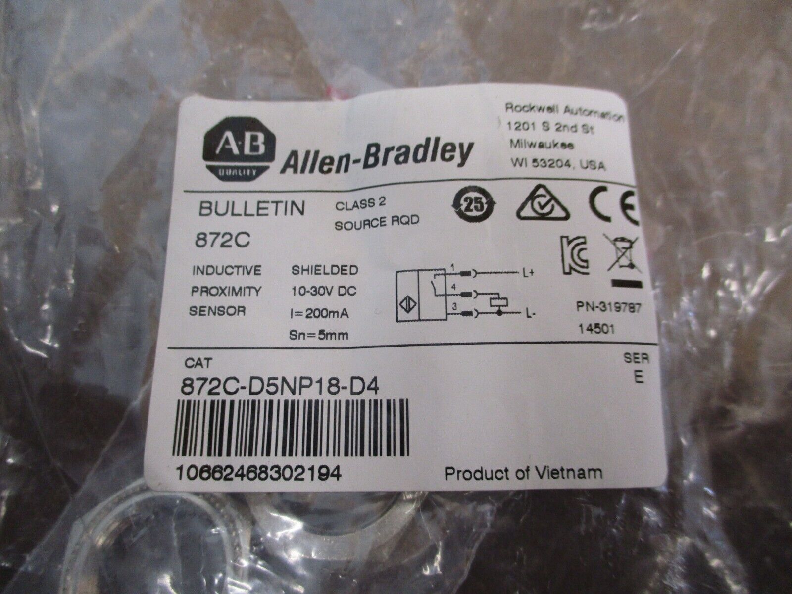 Allen-Bradley Inductive Proximity Sensor 872C-D5NP18-D4 Ser. E 10-30VDC