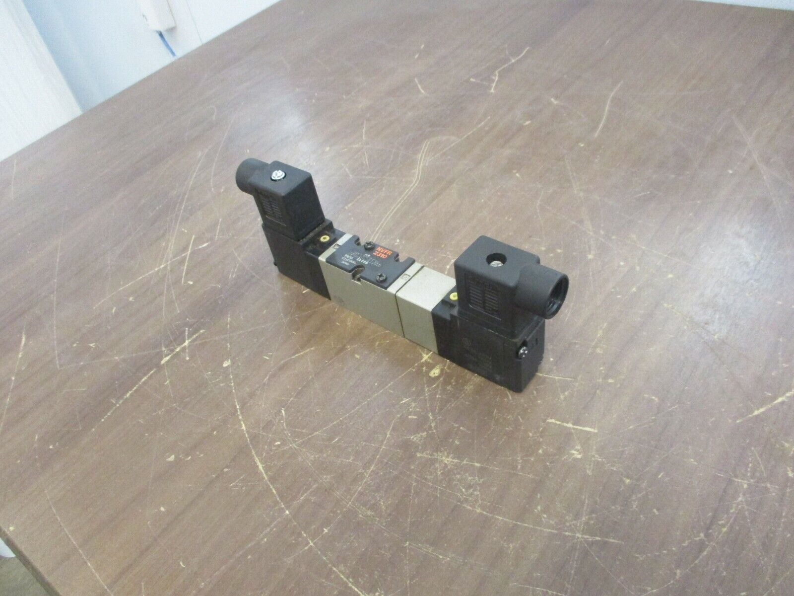 SMC Pilot Solenoid Valve NVFR 2310 0.2-0.9MPa Closed Center 3-Position Used