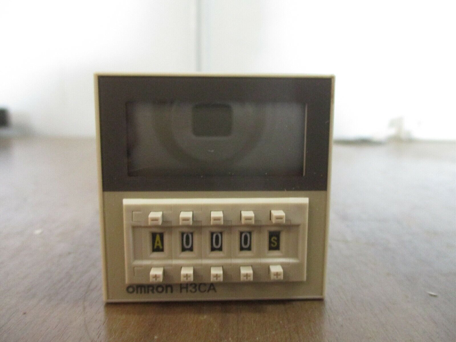 Omron Timer H3CA-A Range: 0.1s-9990h 24-240VAC 12-240VDC Used