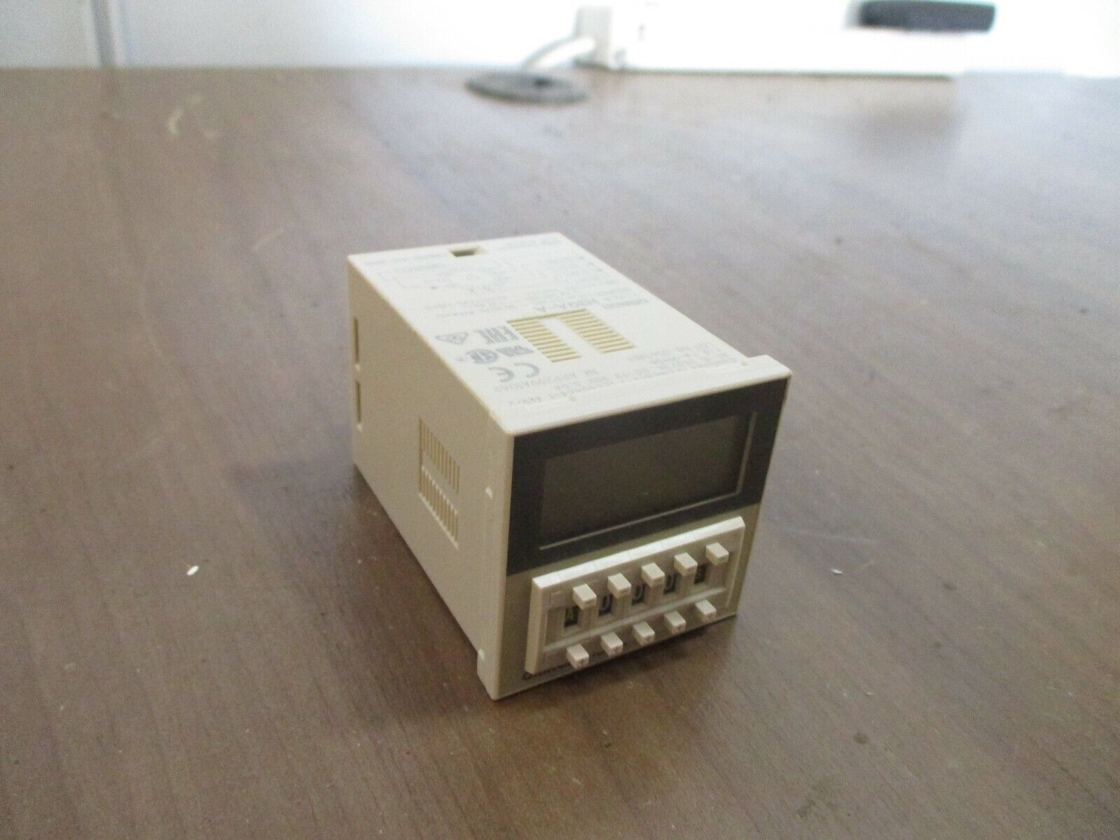 Omron Timer H3CA-A Range: 0.1s-9990h 24-240VAC 12-240VDC Used