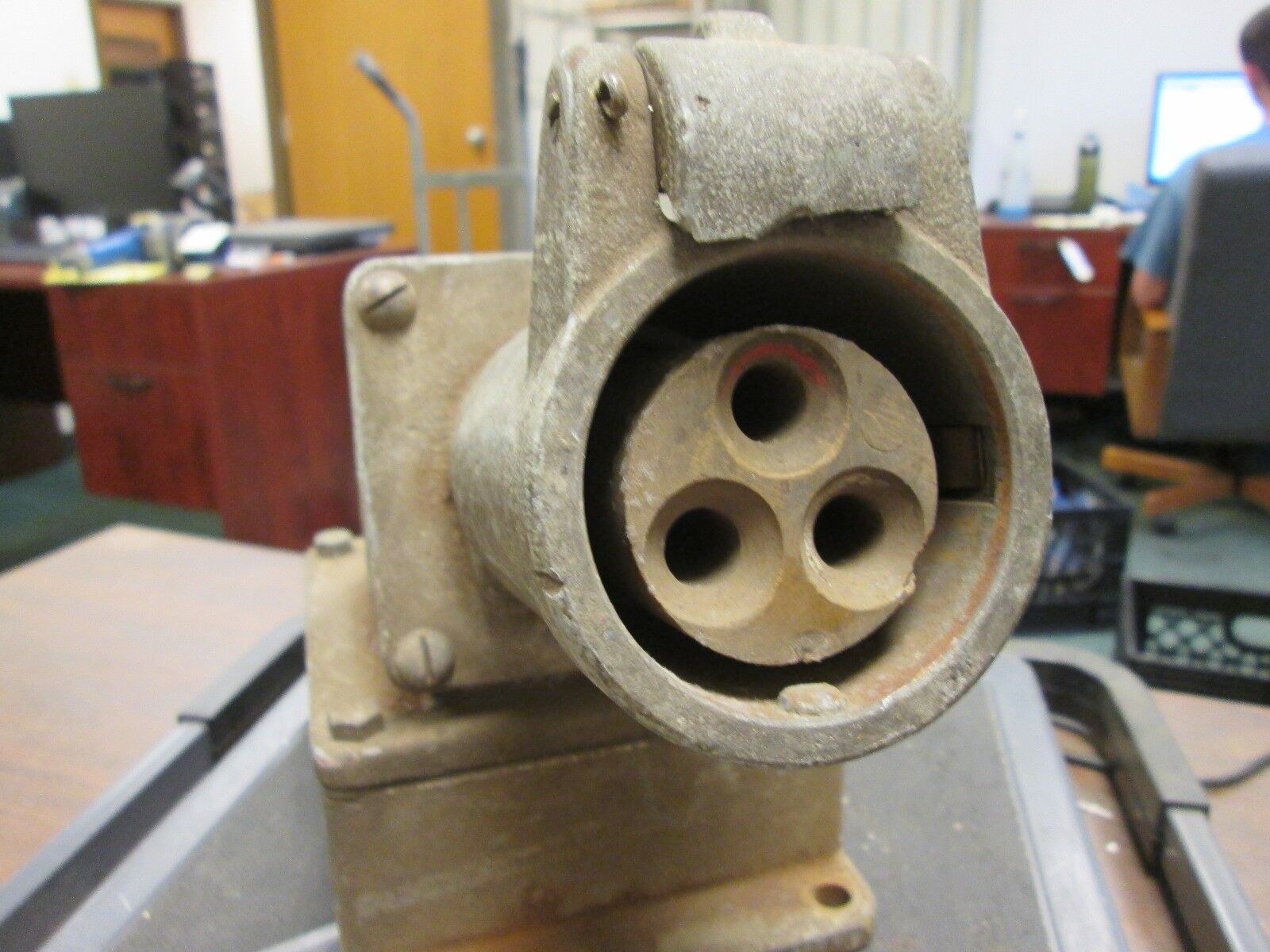 Crouse-Hinds Receptacle w/Base AR-1031 100A 600V 3W 3P *Missing Cap* Used