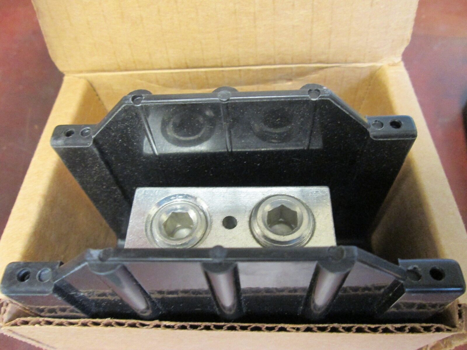 Bussmann Terminal Block 16303-1 310A 600V 350MCM Lugs New Surplus