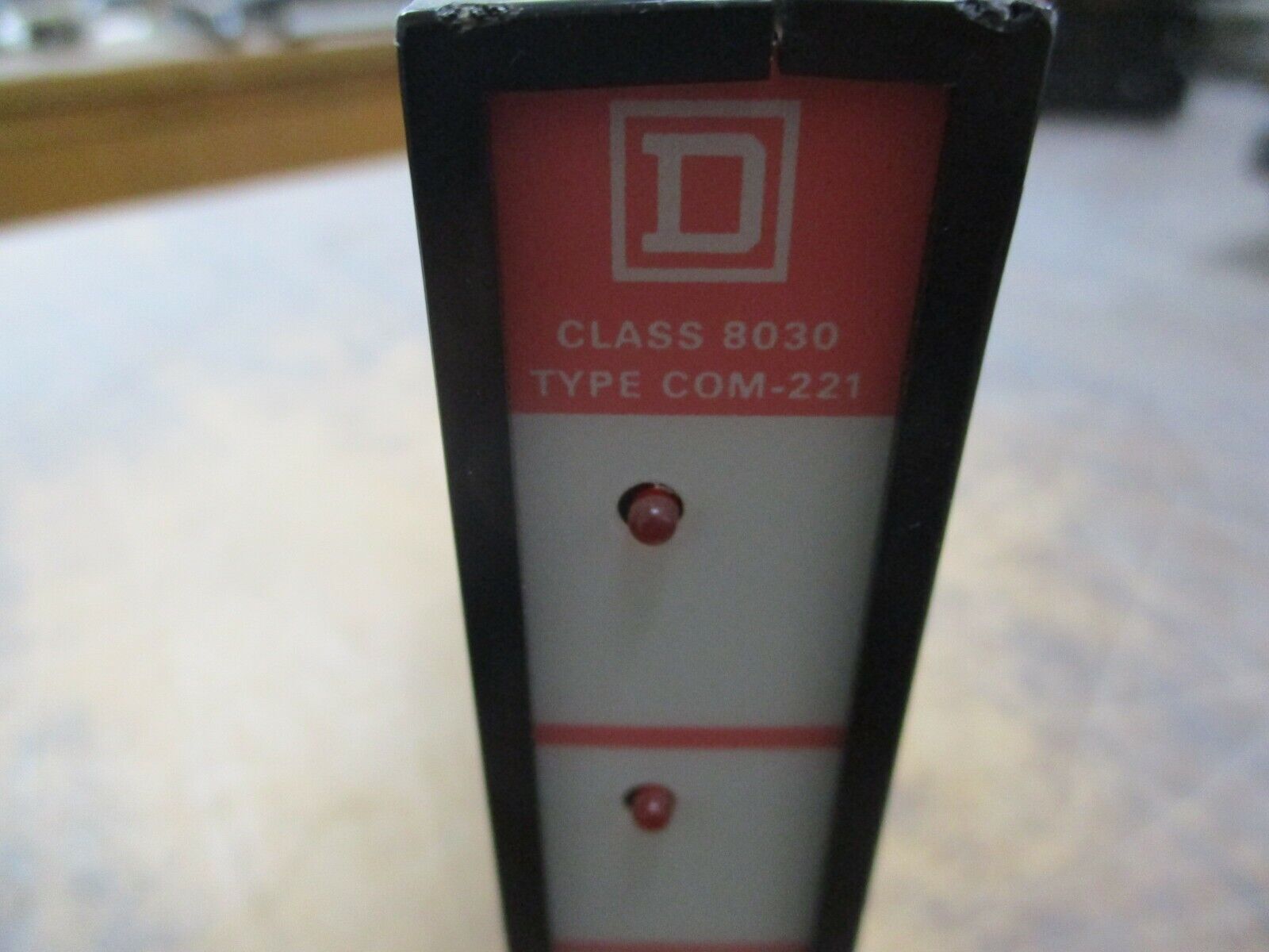 Square D SY/Max AC Output Module 8030 COM-221 Ser. C 120VAC 2A 60Hz Used