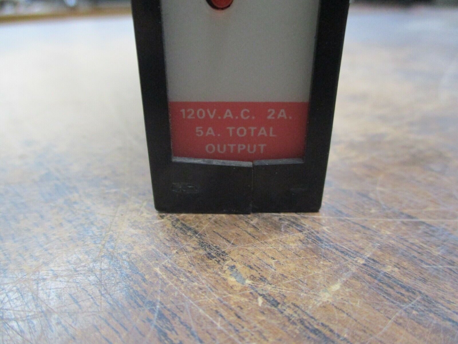 Square D SY/Max AC Output Module 8030 COM-221 Ser. C 120VAC 2A 60Hz Used