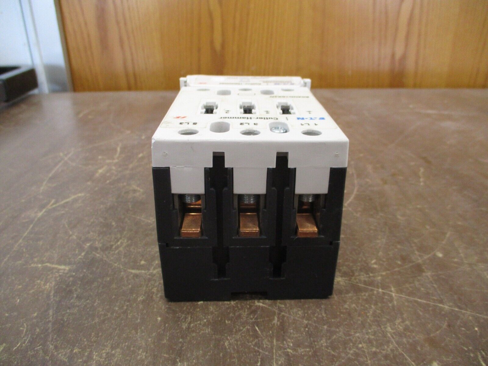 Eaton Contactor E04ND10X3N 24VDC Coil 130A 600V *Broken Cover* Used