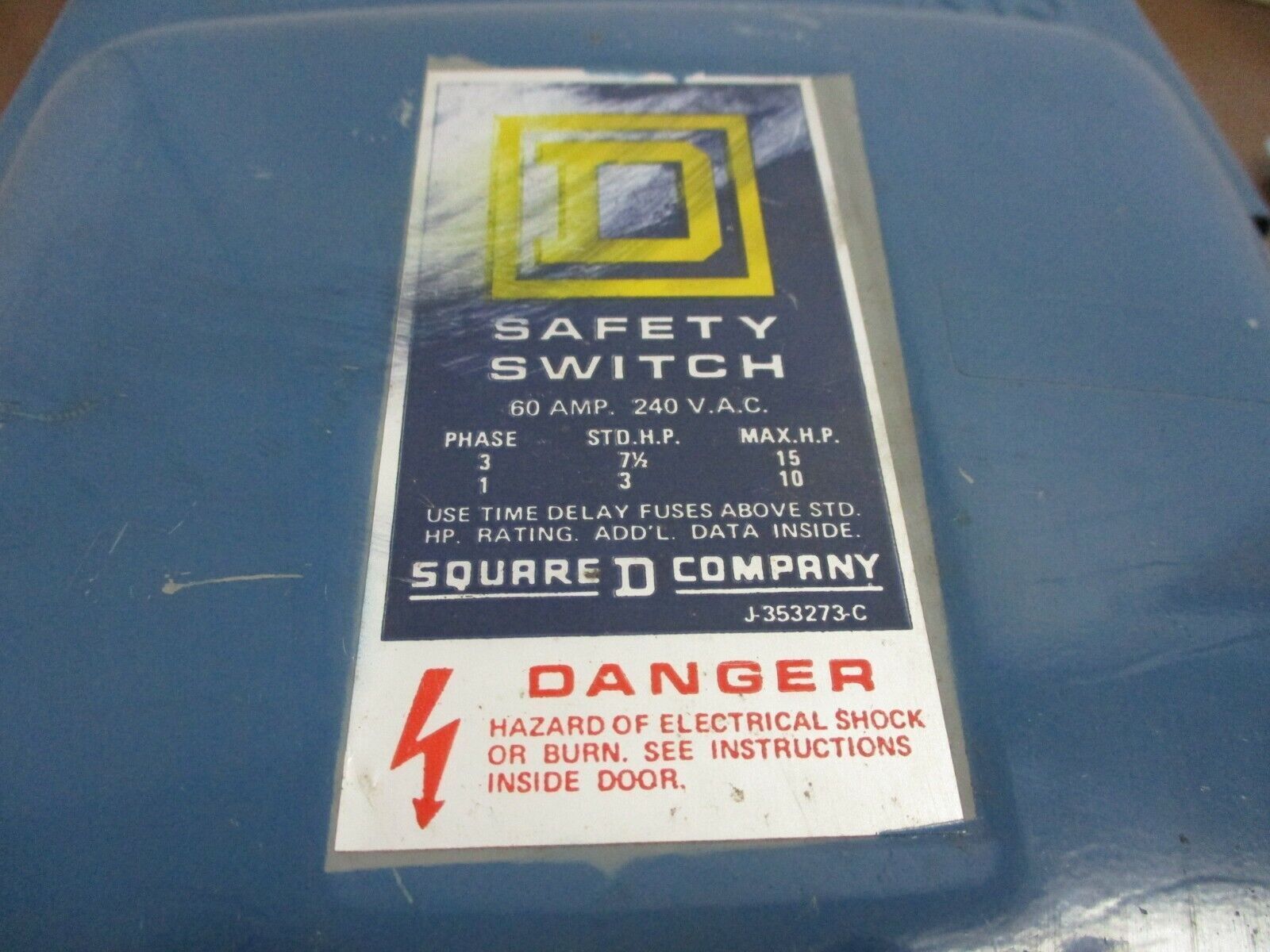 Square D Fusible Safety Switch D-222-N 60A 240V Used