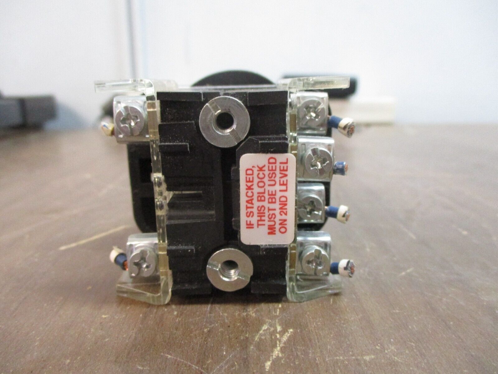Allen-Bradley Illuminated Push Button 800T-QAH24GA2 Ser. T Type 4, 13 24V Green