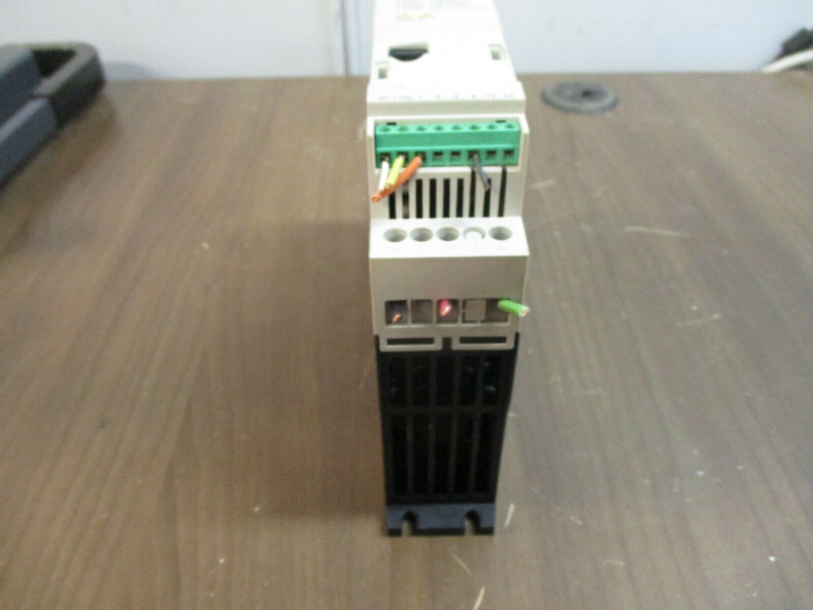 Eaton PowerXL AC Drive DE1-342D1NN-N20N 1HP 3Ph Used