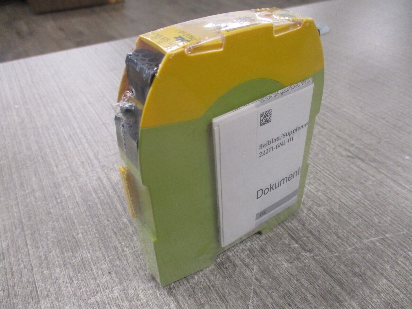 Pilz Safety Relay 750156 PNOZ s6.1 48-240V AC/DC 3 n/o 1 n/c New Surplus