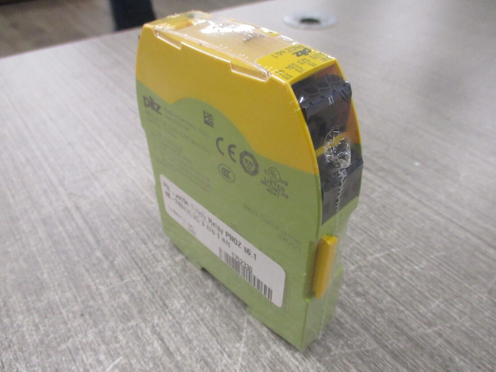Pilz Safety Relay 750156 PNOZ s6.1 48-240V AC/DC 3 n/o 1 n/c New Surplus