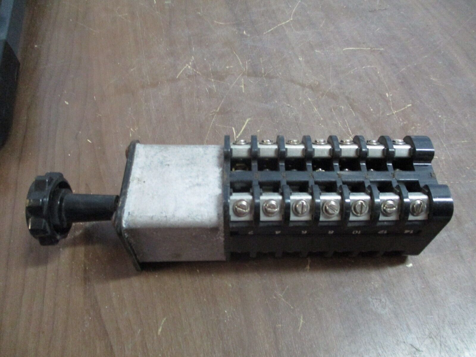 GE Type SBM Rotary Switch G4A15S1A1K1 Used