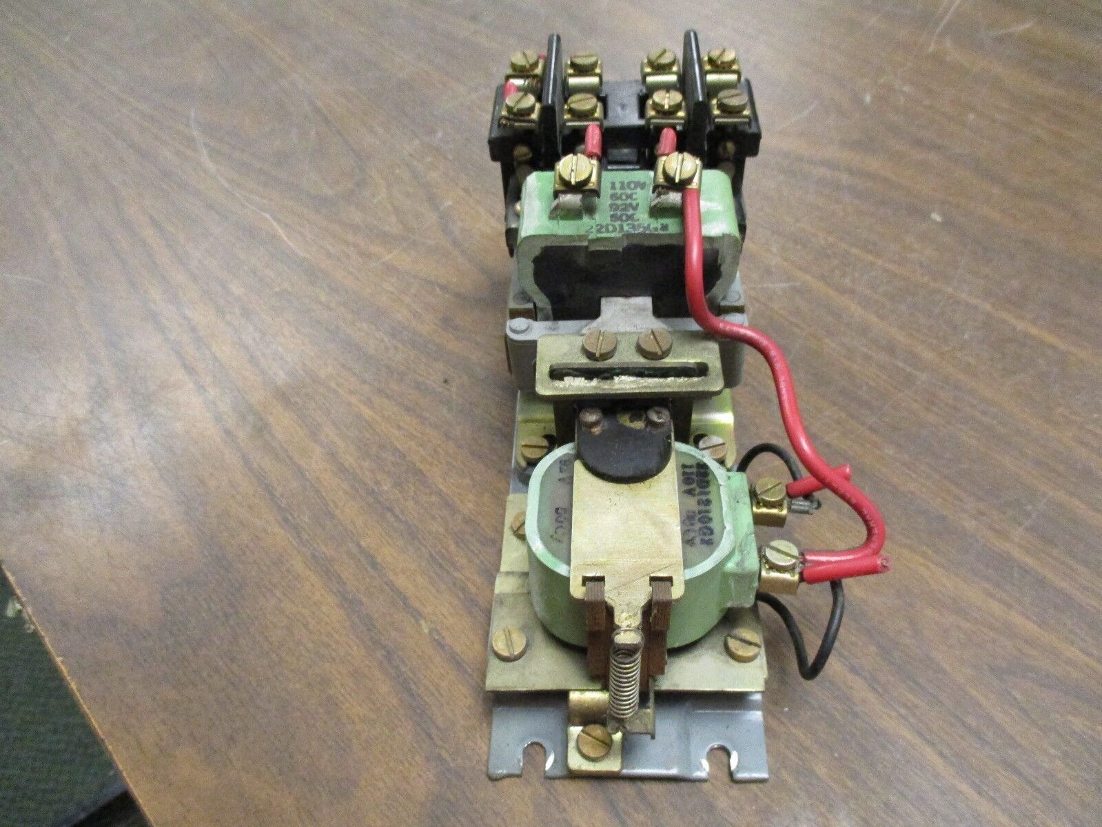 GE Machine Tool Relay CR2810A15AC 110V Coils 10A 600V Used