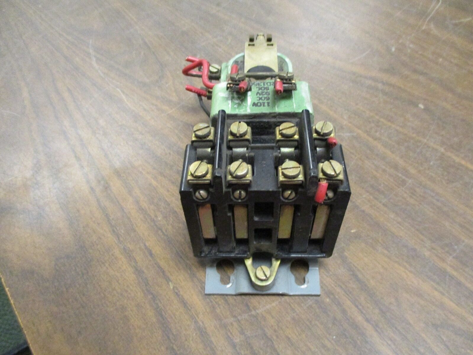 GE Machine Tool Relay CR2810A15AC 110V Coils 10A 600V Used