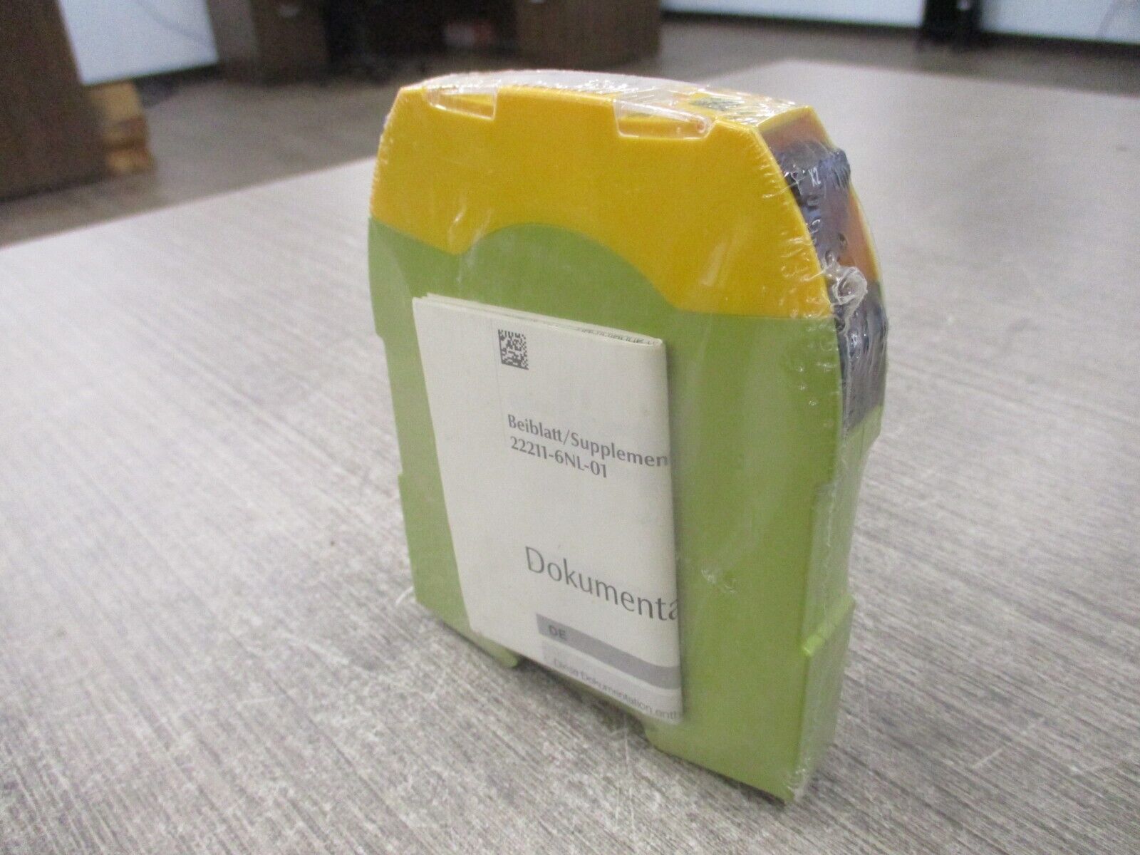 Pilz Safety Relay 750102 PNOZ s2 24 VDC 3 n/o 1 n/c New Surplus