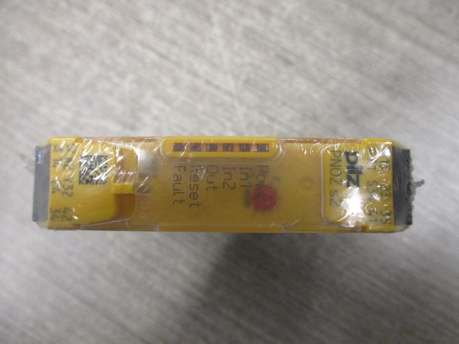 Pilz Safety Relay 750102 PNOZ s2 24 VDC 3 n/o 1 n/c New Surplus
