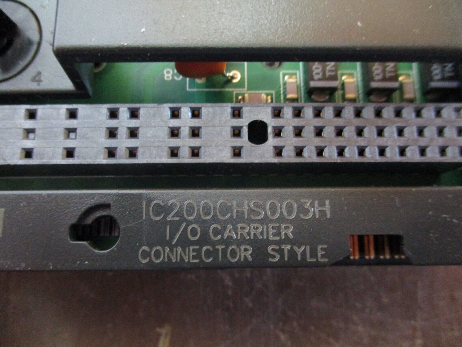 GE VersaMax I/O Carrier IC200CHS003H Connector Style *Broken Base* Used
