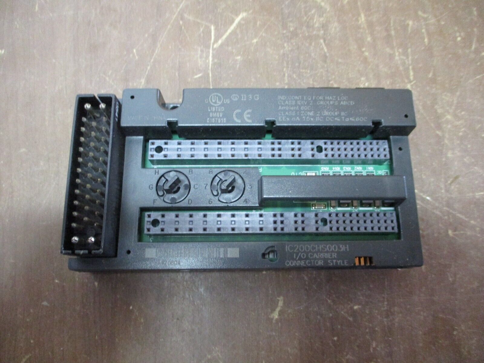 GE VersaMax I/O Carrier IC200CHS003H Connector Style *Broken Base* Used