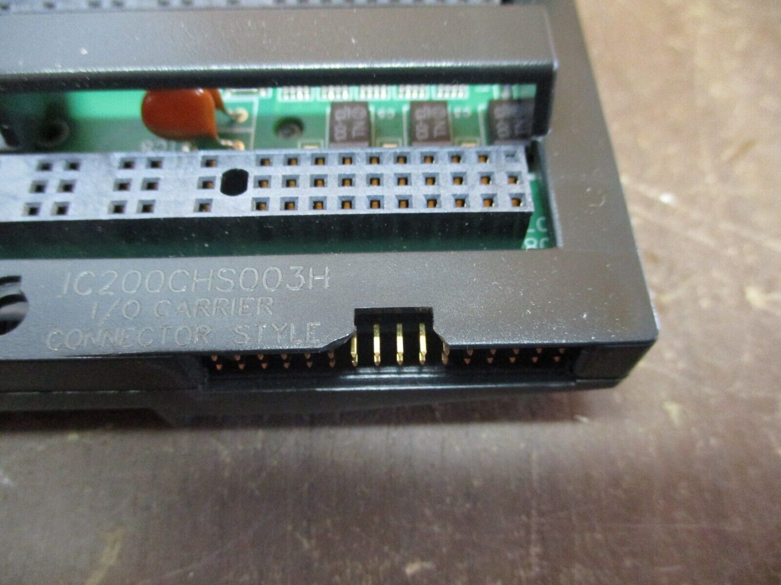 GE VersaMax I/O Carrier IC200CHS003H Connector Style *Broken Base* Used