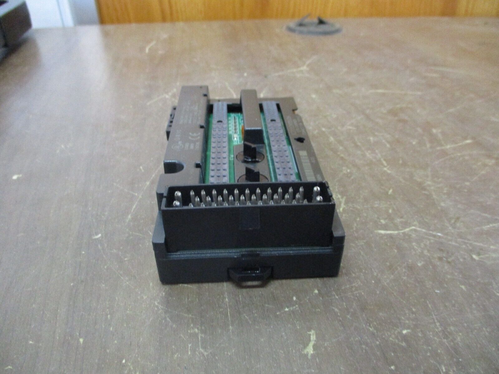 GE VersaMax I/O Carrier IC200CHS003H Connector Style *Broken Base* Used