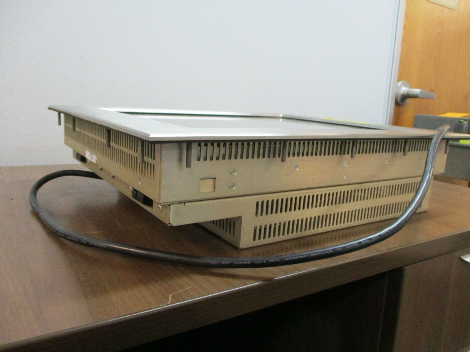 Allen-Bradley Industrial Flat Panel HMI 6185-DBCAAAZ Ser. A 100-120/200-240V