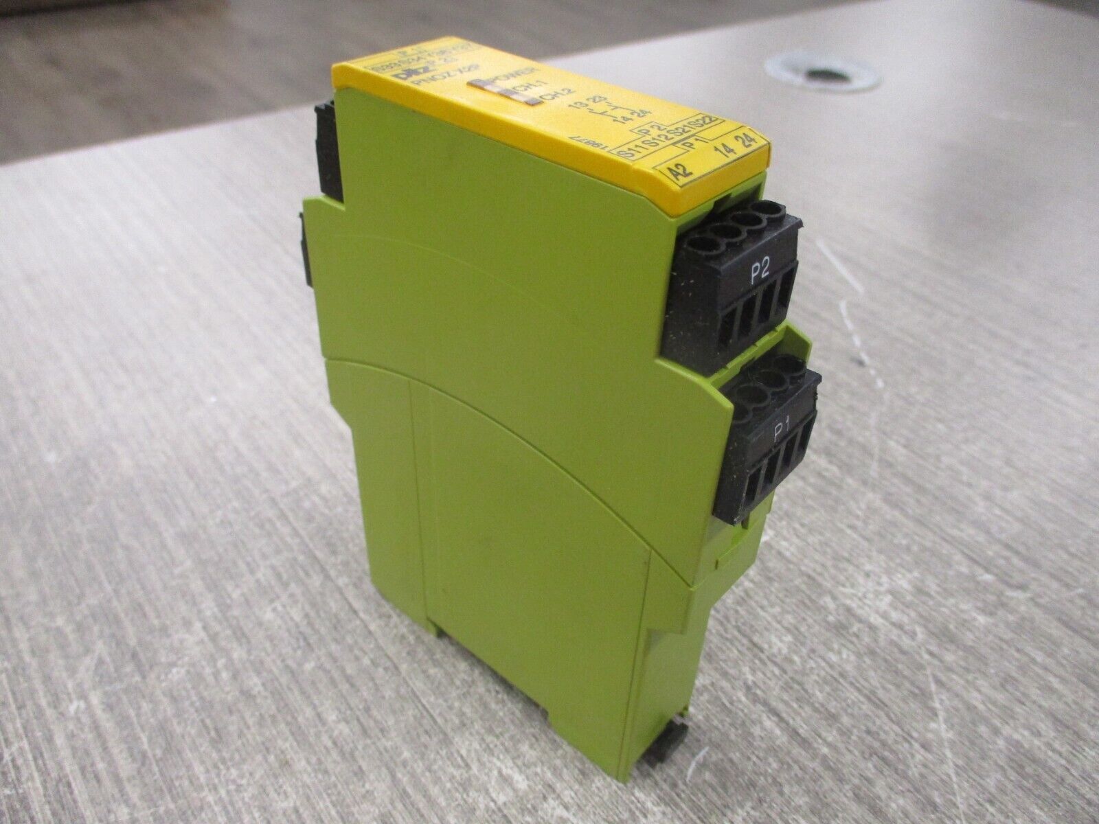 Pilz Safety Relay 777303 PNOZ X2P 24V AC/DC 2 n/o Used