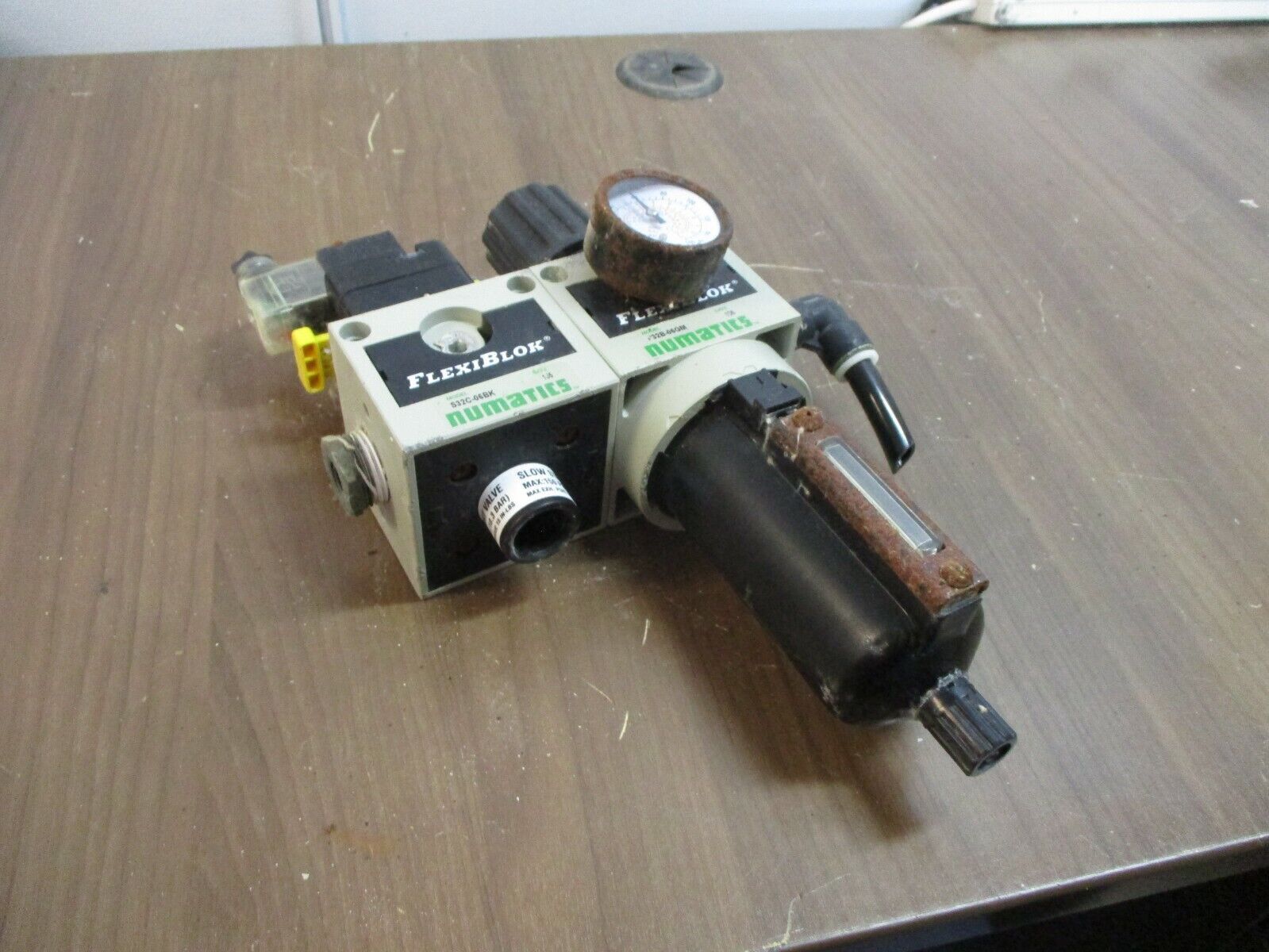 Numatics FlexiBlok Slow Start Valve/Filter/Regulator S32C-06BK / P32B-06GM Used