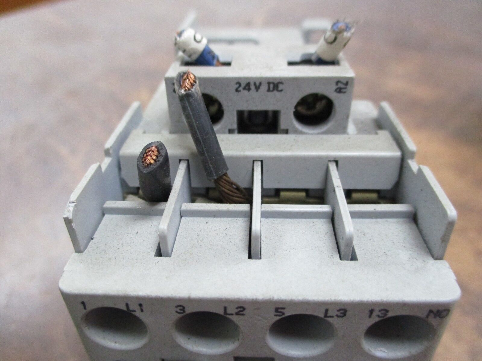Allen-Bradley Contactor 100-C09Z*10 32A 24VDC Coil Used