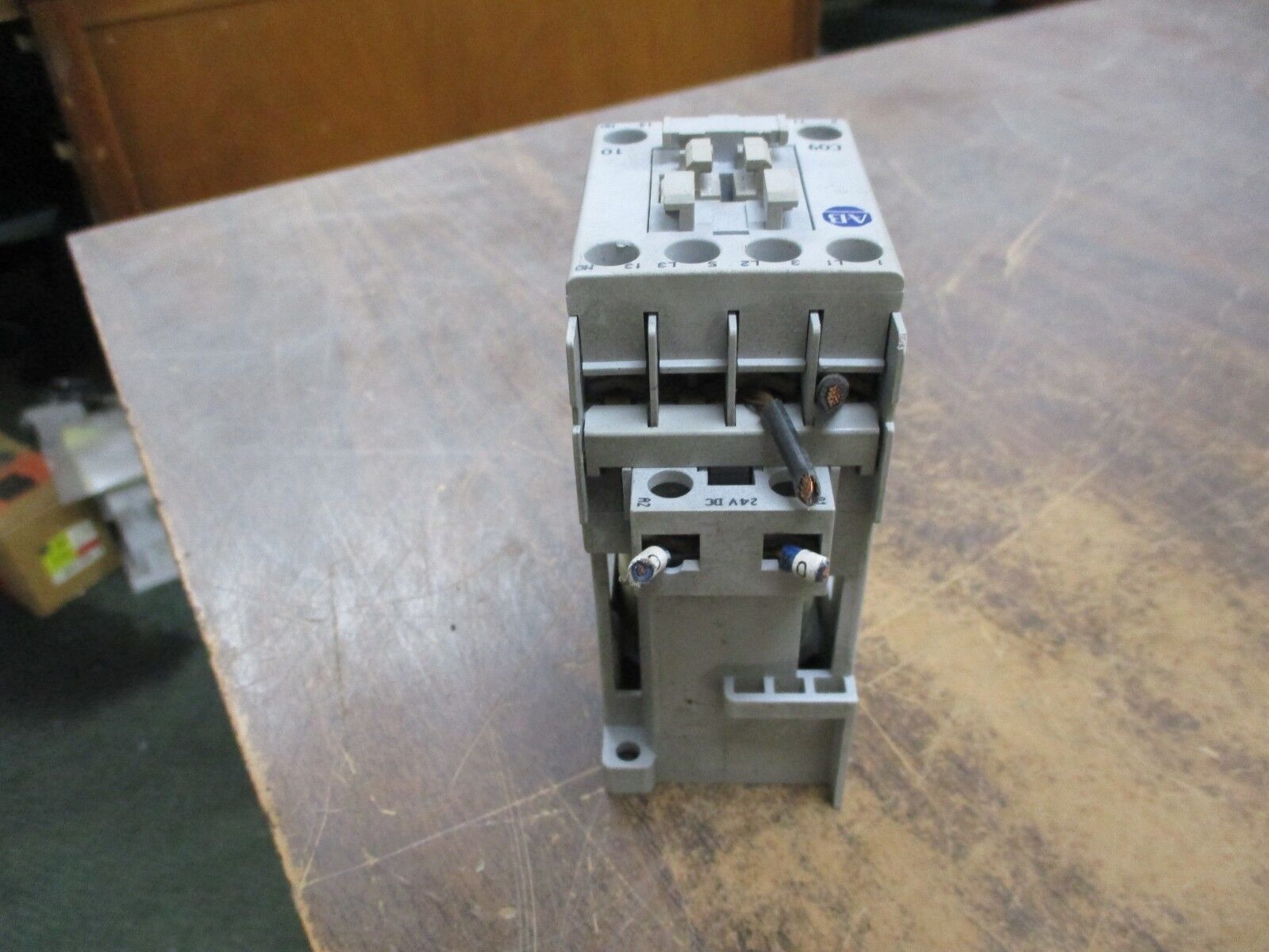 Allen-Bradley Contactor 100-C09Z*10 32A 24VDC Coil Used