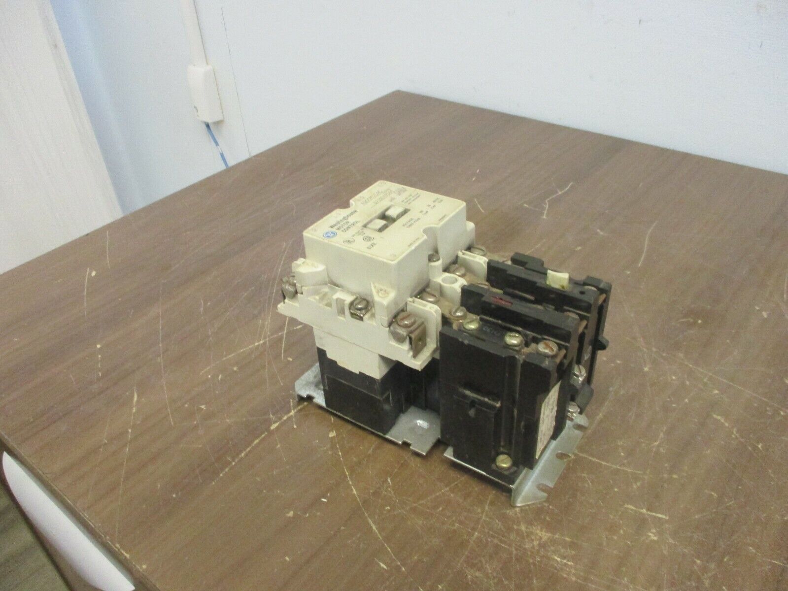 Westinghouse Size 1 Starter A200M1CAC 120V Coil Used **Broken Reset**