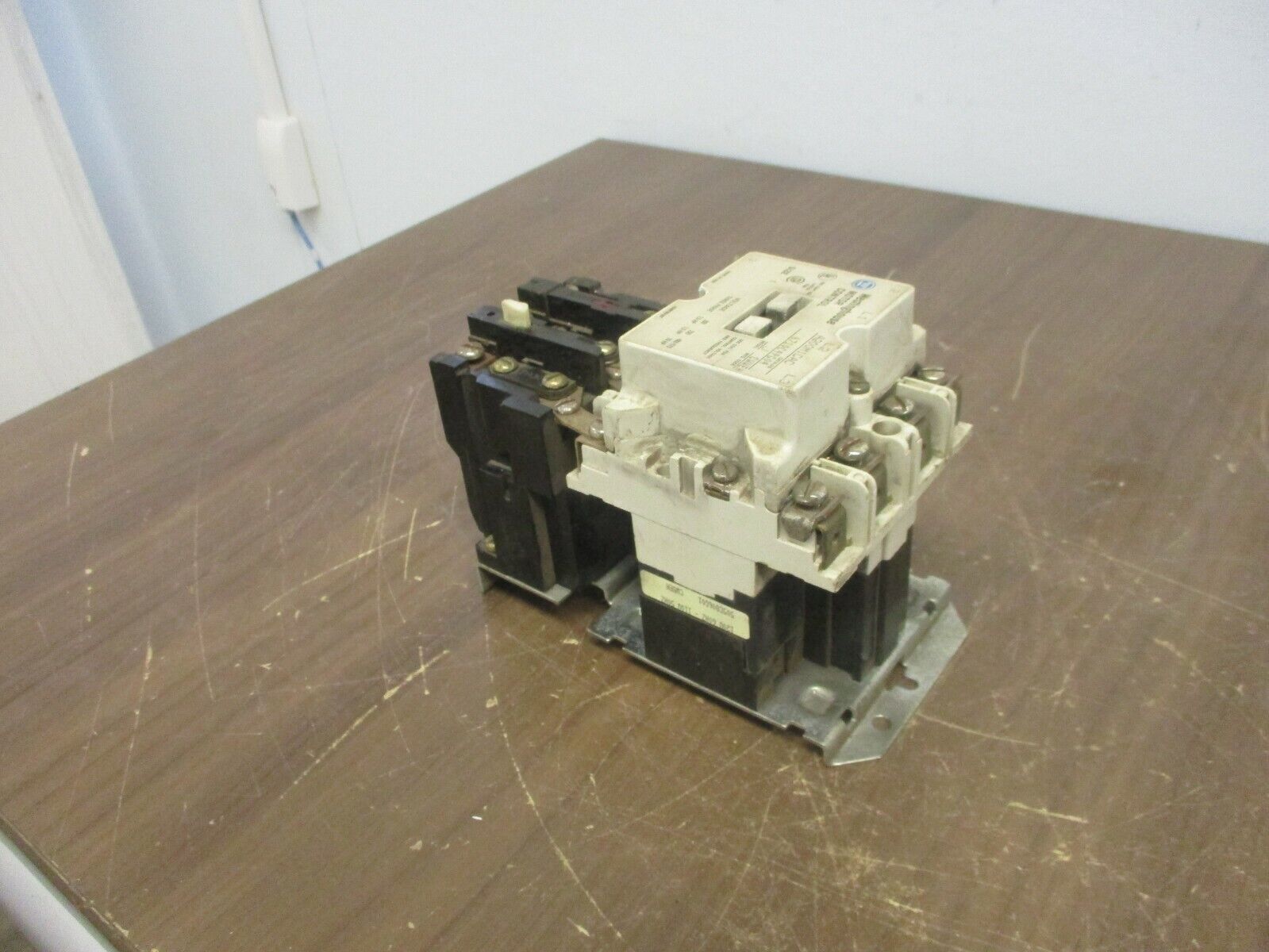 Westinghouse Size 1 Starter A200M1CAC 120V Coil Used **Broken Reset**