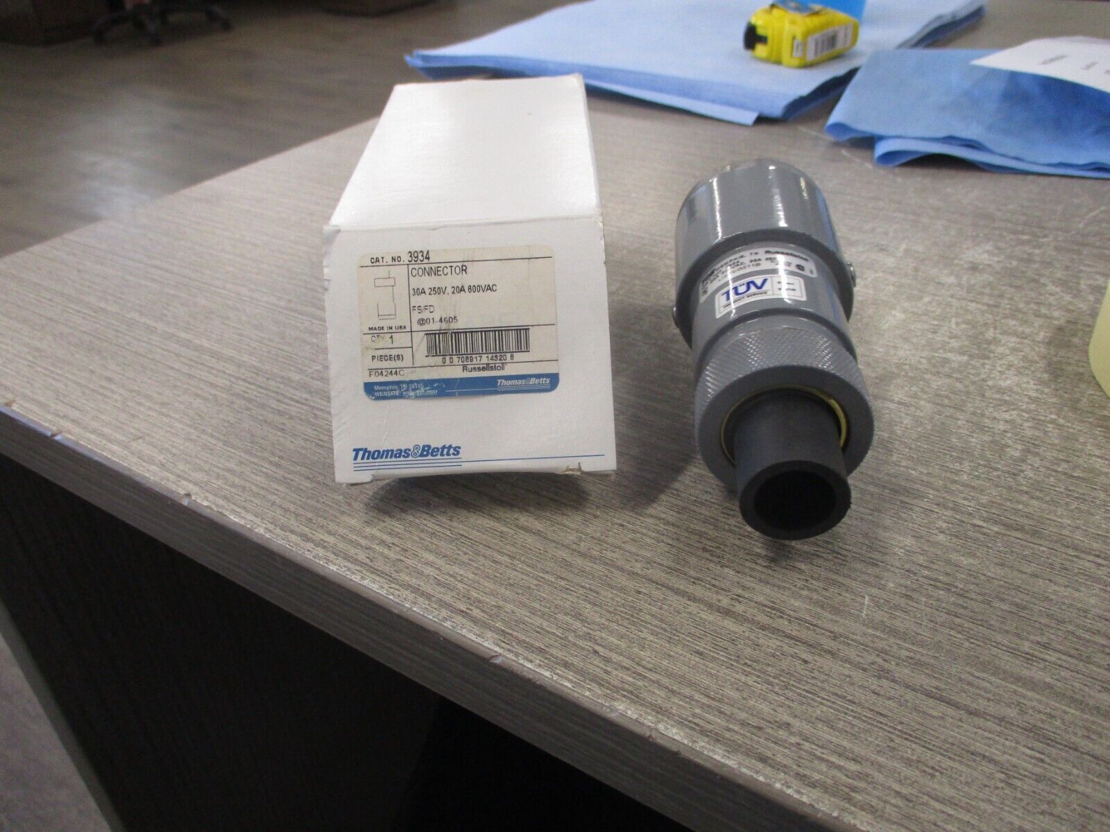 Thomas & Betts Russellstoll Connector 3934 30A@250V 20A@600V New Surplus