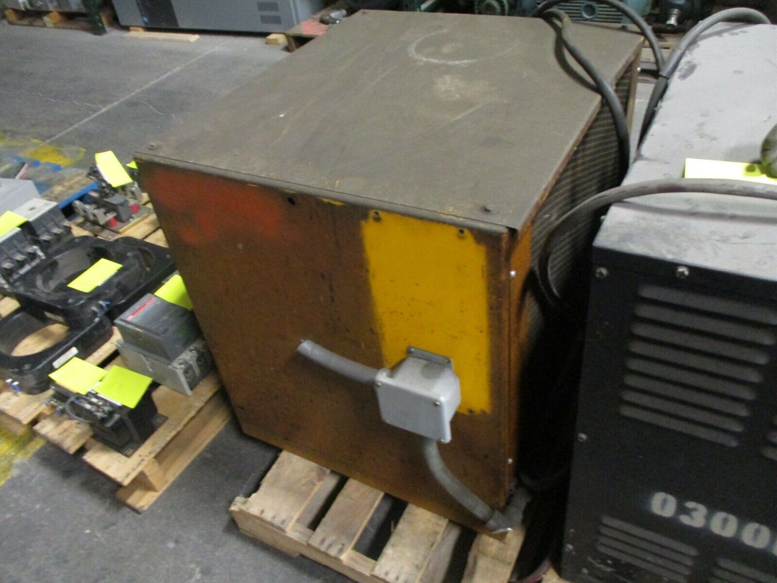 Yale Industrial Battery Charger 3YRC18-680 660AH Input: 220/440V 24/12A 60Hz 3Ph