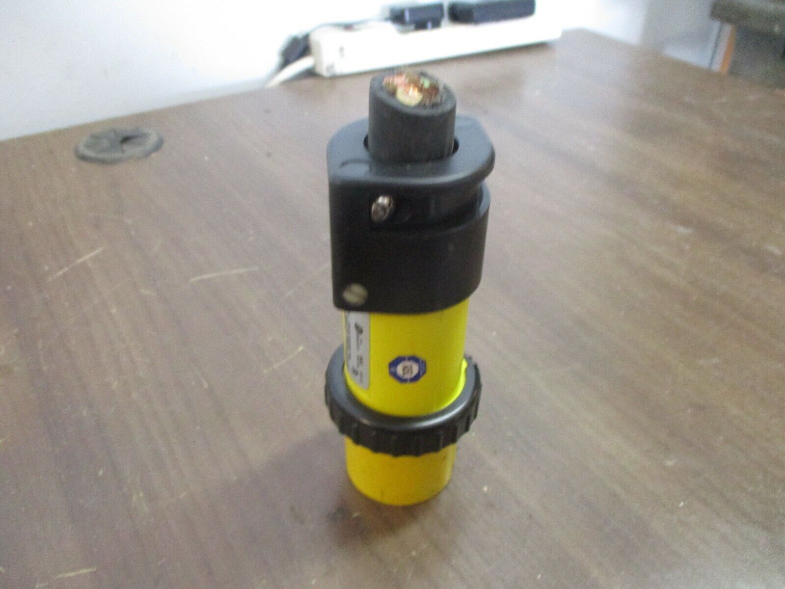 Thomas & Betts Russellstoll Plug 9P54U2T / 1100 50A 250V 3P 4W *Broken Fitting*