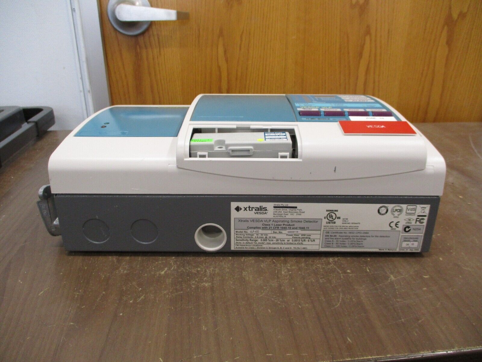 Xtralis Vesda VLP Aspirating Smoke Detector VLP-400 18-30VDC w/ Keypad Used