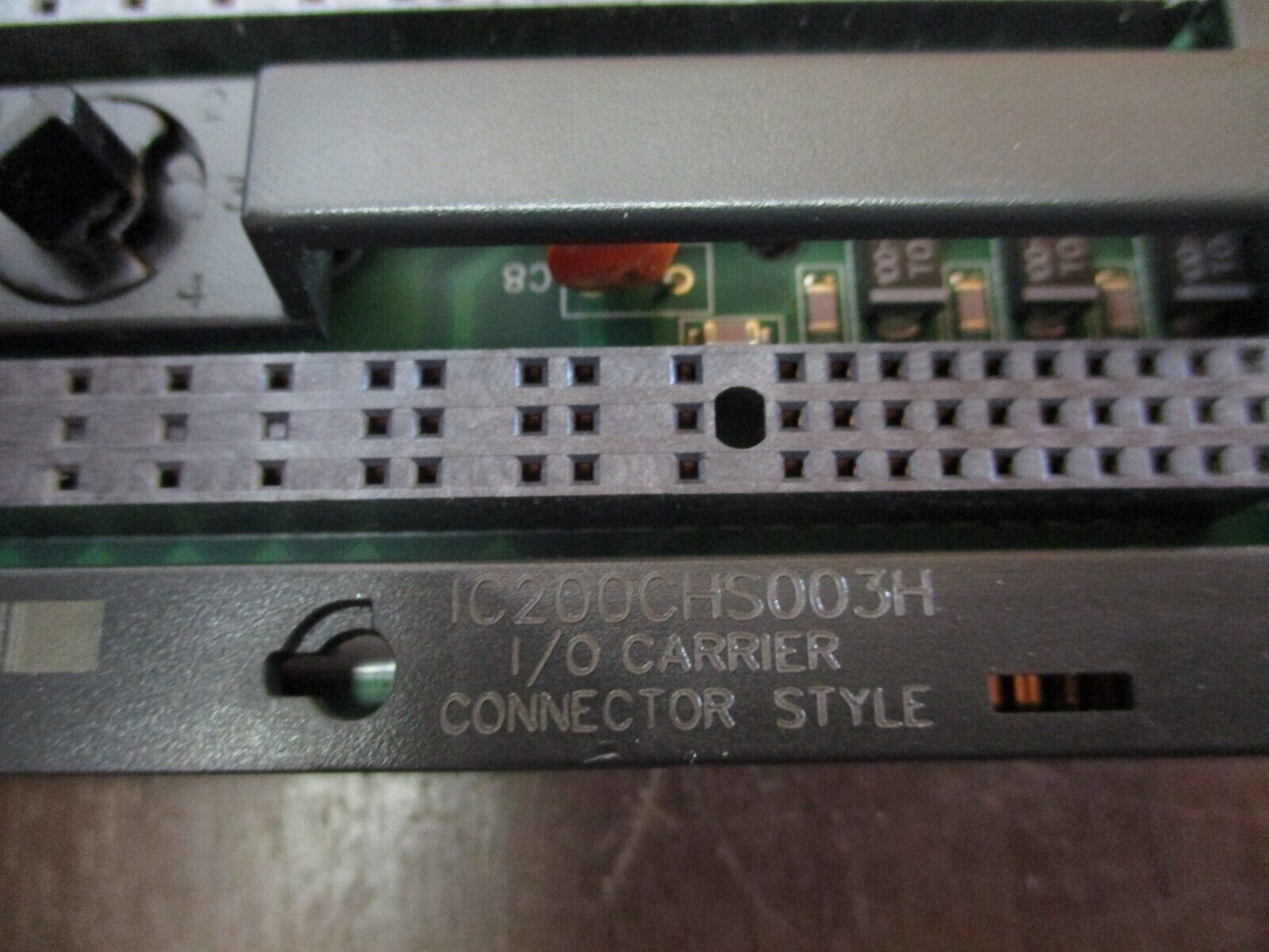 GE VersaMax I/O Carrier IC200CHS003H Connector Style *Cracked Base* Used