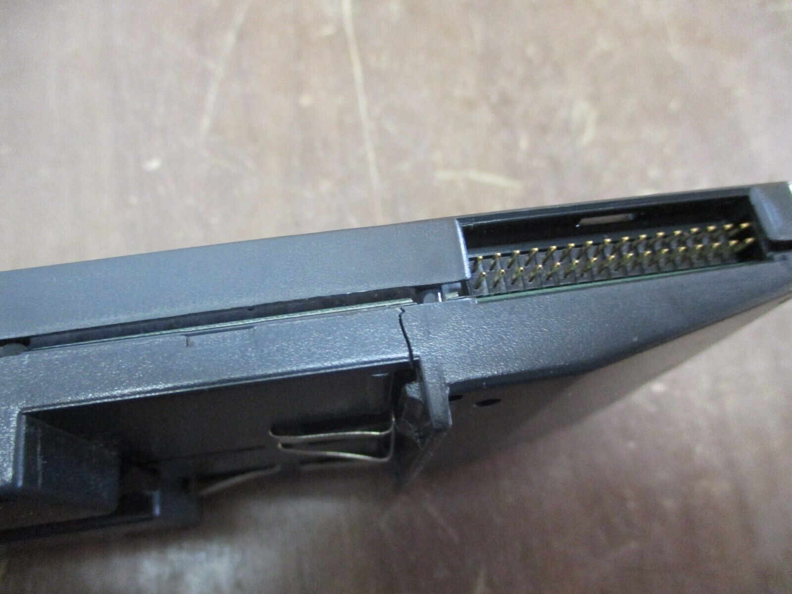 GE VersaMax I/O Carrier IC200CHS003H Connector Style *Cracked Base* Used