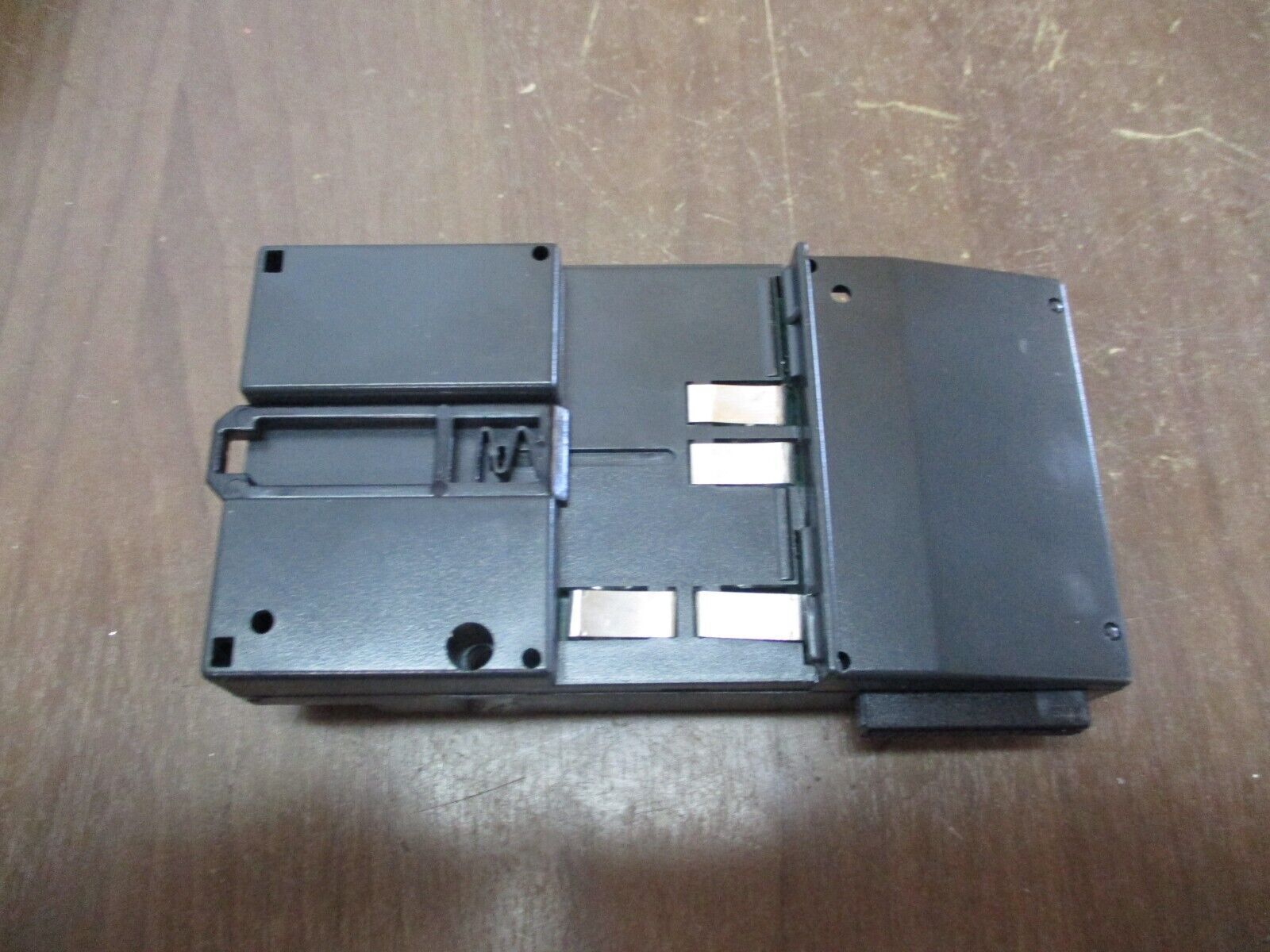 GE VersaMax I/O Carrier IC200CHS003H Connector Style *Cracked Base* Used