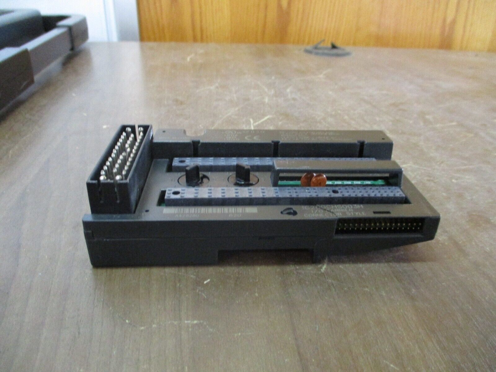 GE VersaMax I/O Carrier IC200CHS003H Connector Style *Cracked Base* Used