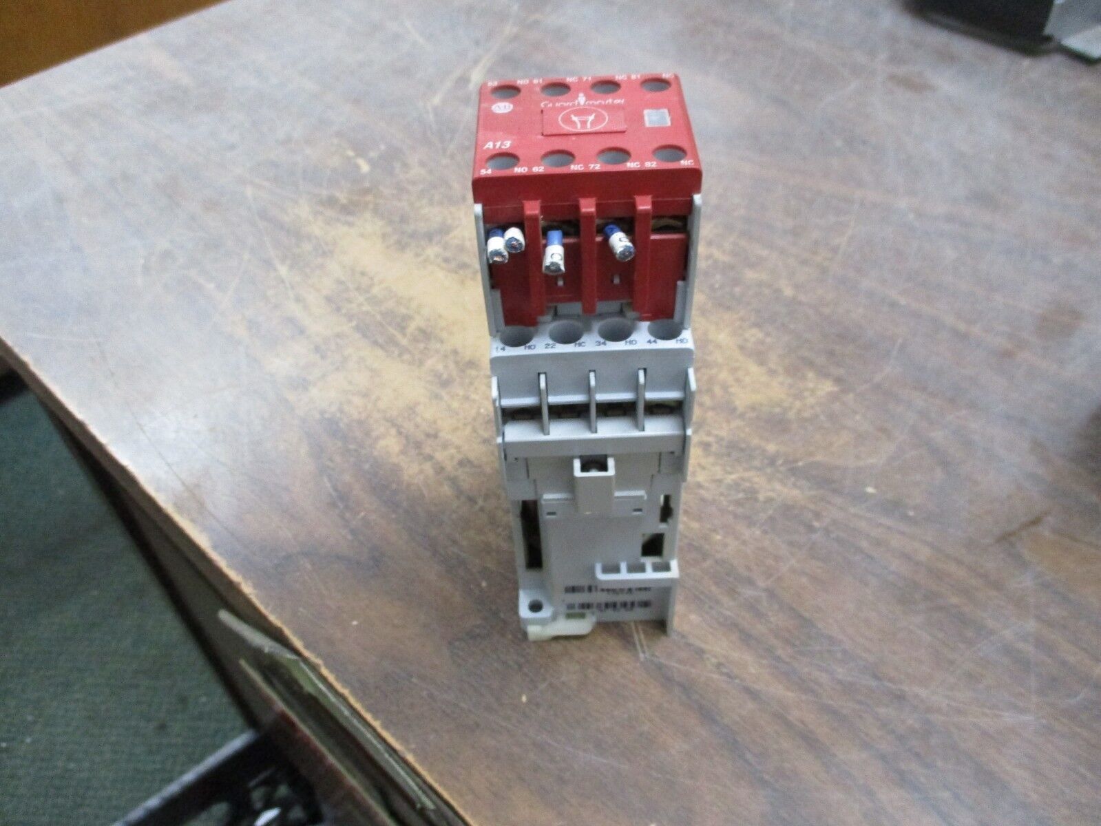 Allen-Bradley Safety Contactor 700S-CF440DJC 24VDC Coil 25A 600V Used