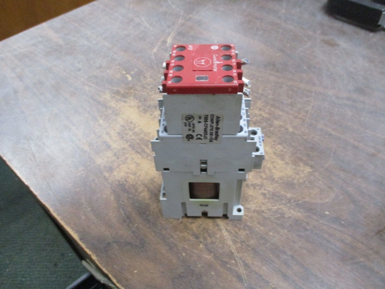 Allen-Bradley Safety Contactor 700S-CF440DJC 24VDC Coil 25A 600V Used