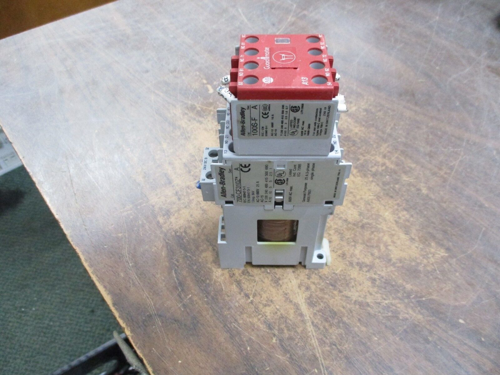 Allen-Bradley Safety Contactor 700S-CF440DJC 24VDC Coil 25A 600V Used