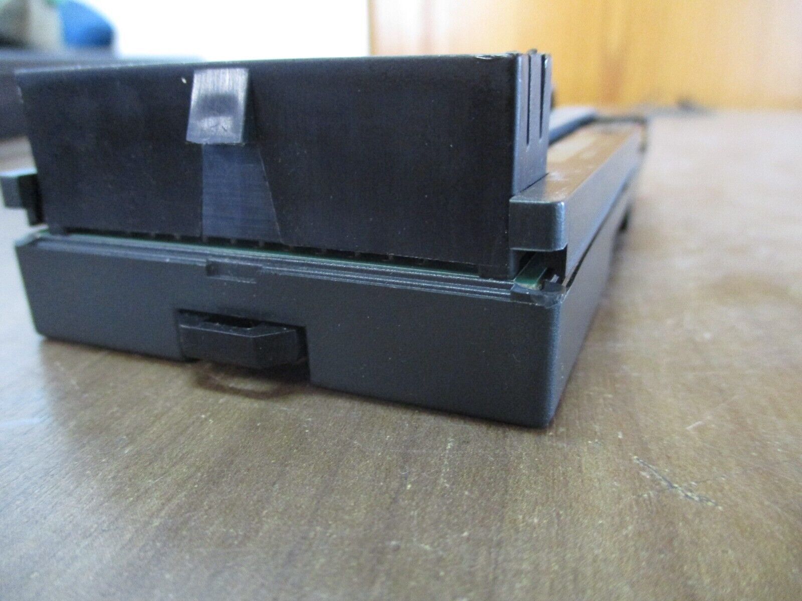 GE VersaMax I/O Carrier IC200CHS003H Connector Style *Cracked Base* Used