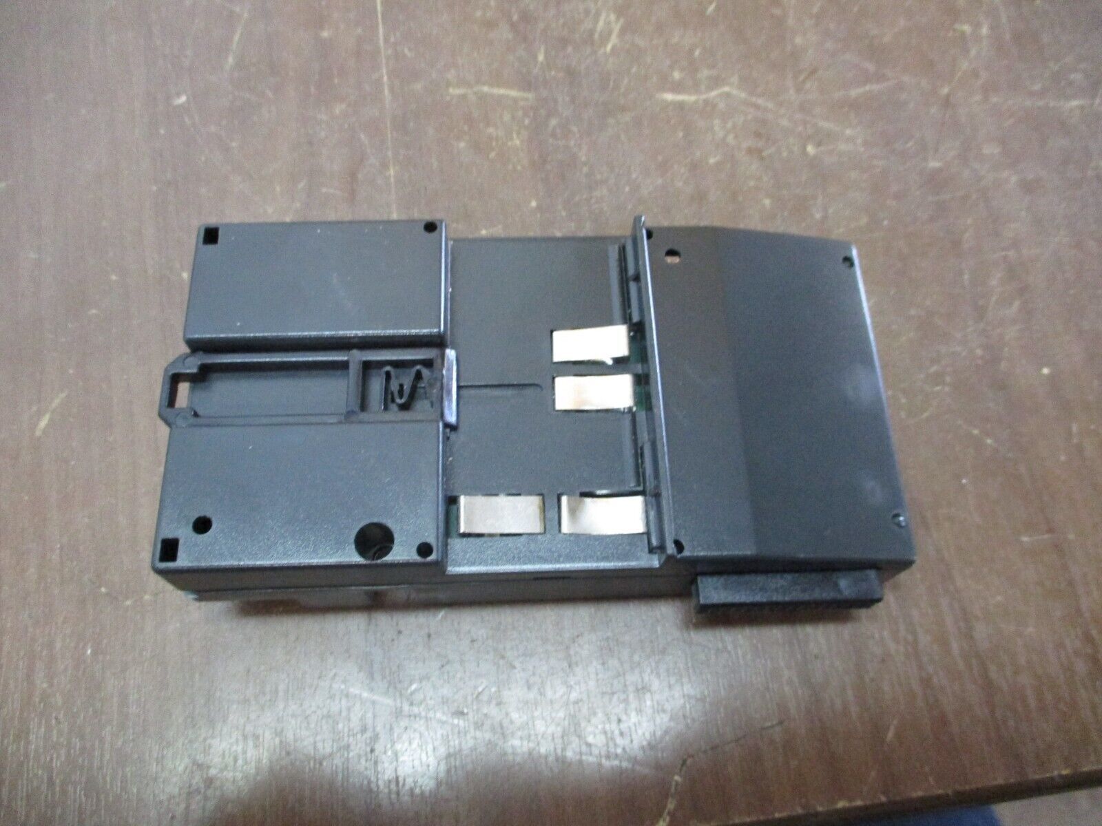 GE VersaMax I/O Carrier IC200CHS003H Connector Style *Cracked Base* Used