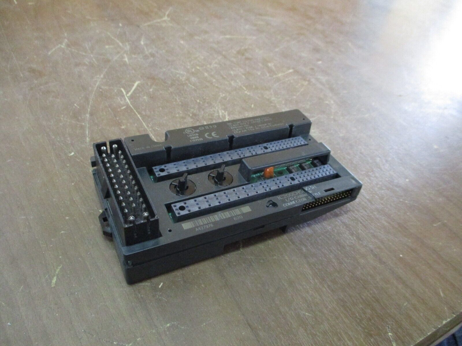 GE VersaMax I/O Carrier IC200CHS003H Connector Style *Cracked Base* Used