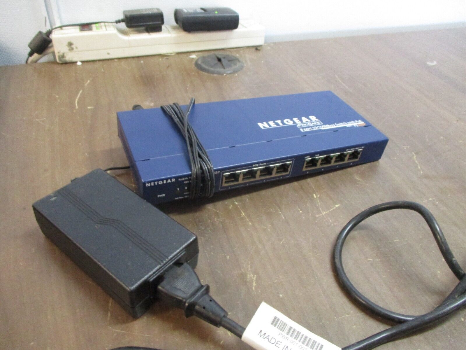 Netgear ProSafe 10/100 Switch w/ POE FS108V3 8-Port Total 4-Port POE Used